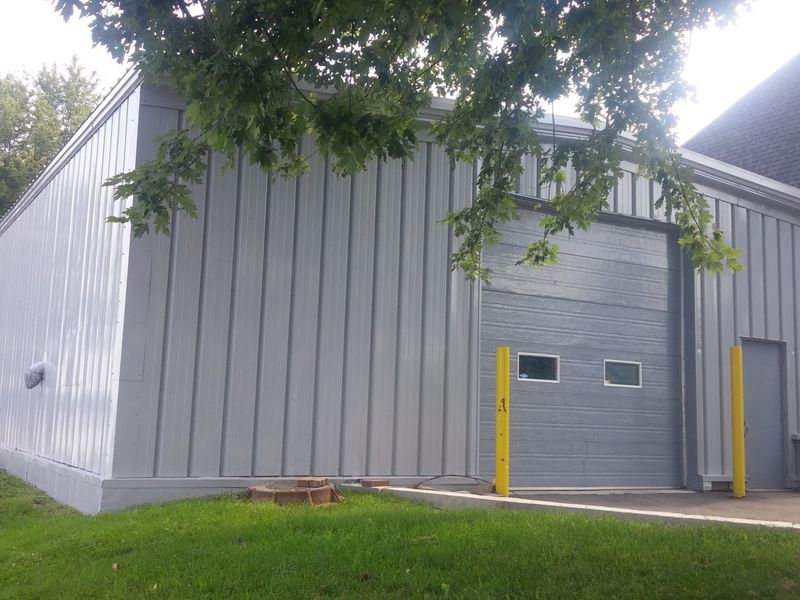 Peinture commerciale — Batiment metal gris apres à Sorel‑Tracy