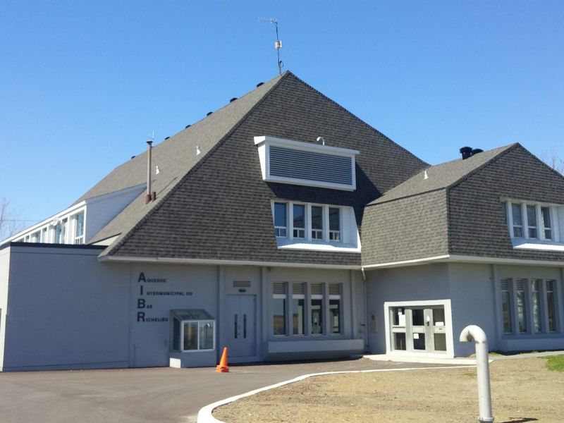 Projet peinture — Peinture institutionnelle batiment exterieur gris 02 à Sorel‑Tracy