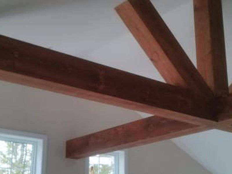 Peinture intérieure — Detail coupeau pinceau poutre teinture 01 à Sorel‑Tracy